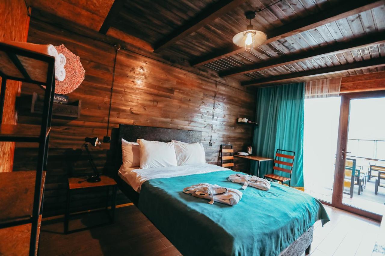 Wooden Hotel Kazbegi Exteriör bild