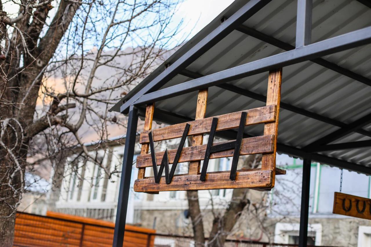 Wooden Hotel Kazbegi Exteriör bild