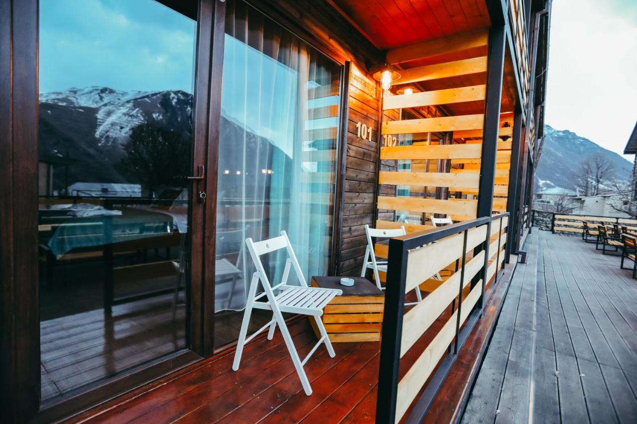 Wooden Hotel Kazbegi Exteriör bild