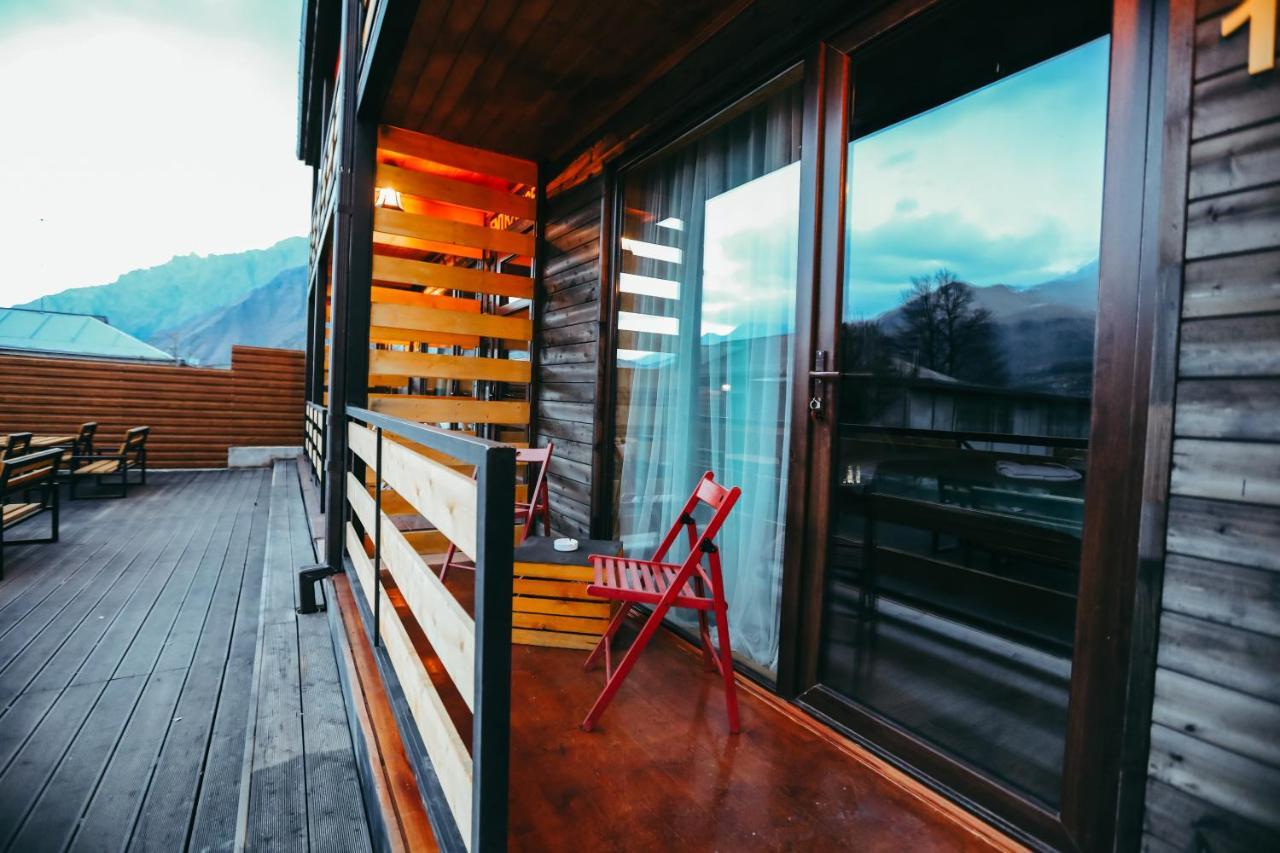 Wooden Hotel Kazbegi Exteriör bild